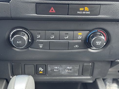Used 2022 Nissan Frontier SV w/ Technology Package image 11