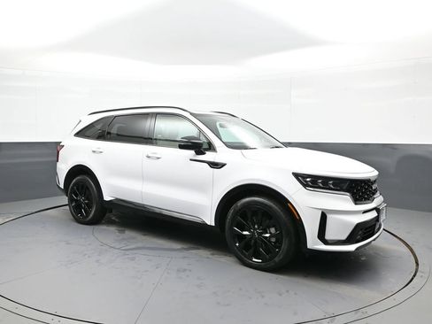 Certified 2023 Kia Sorento SX image 4