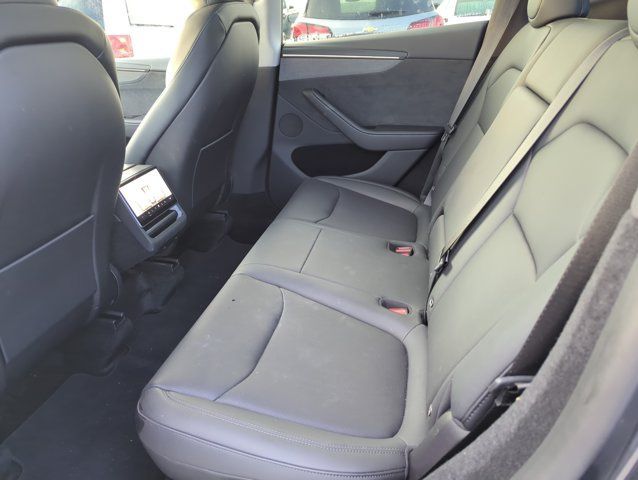 Used 2026 Tesla Model Y 2WD image 9