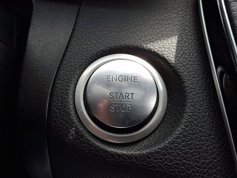 Used 2018 Mercedes-Benz GLC 300 4MATIC image 24