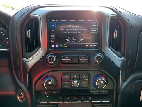 Used 2022 Chevrolet Silverado 1500 LT image 3