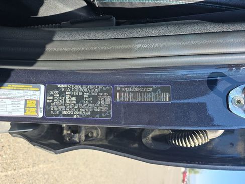 Used 2022 Kia Niro EX Premium image 12