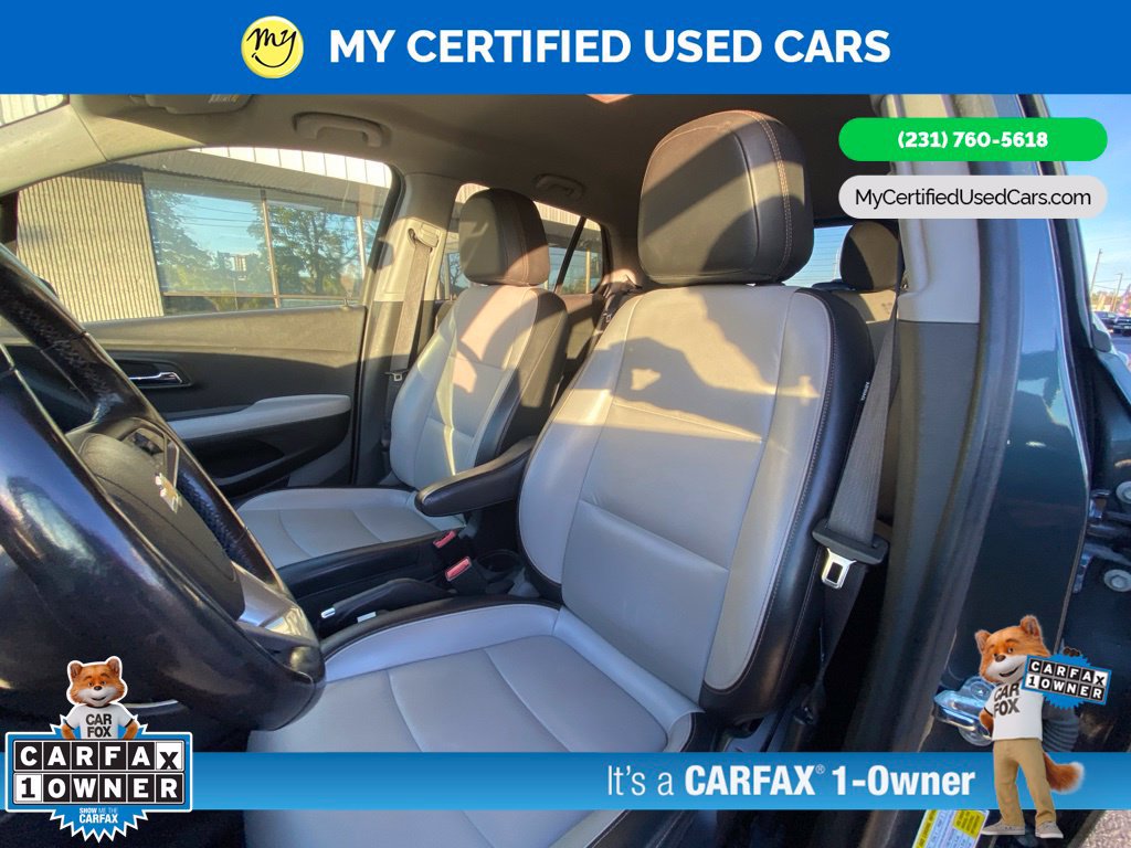 Used 2021 Chevrolet Trax LT w/ Premium Seat Package AWD/4WD image 13