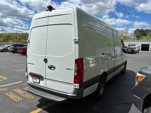 Used 2022 Mercedes-Benz Sprinter 3500 image 7