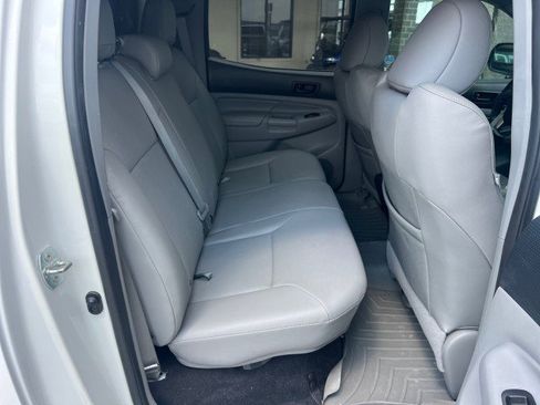 Used 2014 Toyota Tacoma Limited image 26