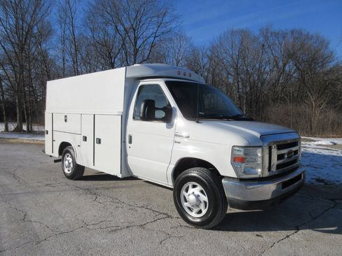 Used 2015 Ford E-350 and Econoline 350 Super Duty image 18