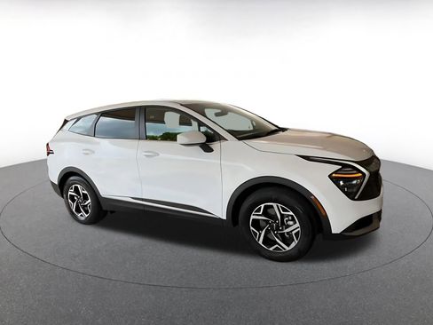 Used 2025 Kia Sportage LX FWD image 2