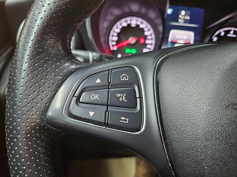 Used 2019 Mercedes-Benz GLC 300 4MATIC image 30