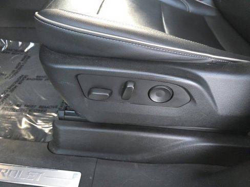 Used 2023 Chevrolet Suburban Premier image 28