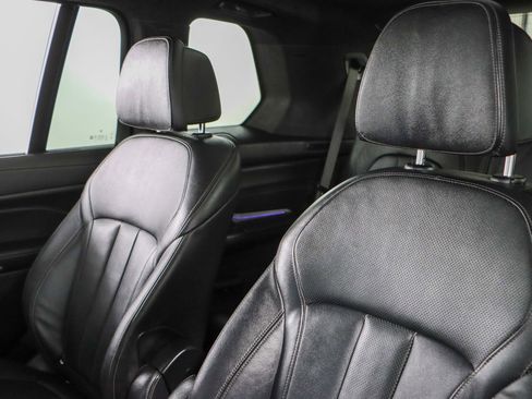 Used 2022 BMW X7 xDrive40i w/ M Sport Package image 25