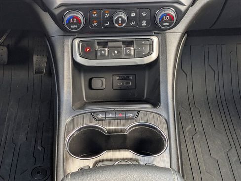 Certified 2023 GMC Acadia SLT w/ Preferred Package image 27