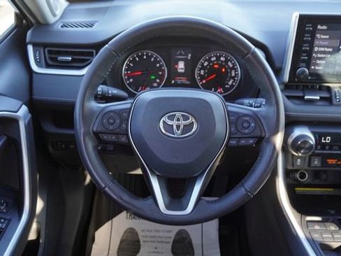 Used 2021 Toyota RAV4 XLE Premium image 17