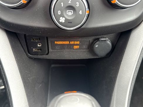 Certified 2022 Chevrolet Trax LT w/ Midnight Edition image 31