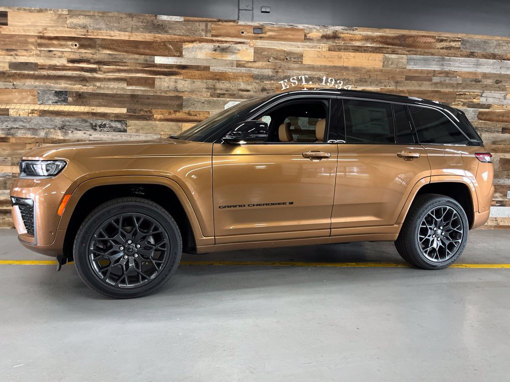 New 2027 Jeep Grand Cherokee Summit w/ Adv Protech Group IV AWD/4WD image 15