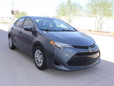 Used 2017 Toyota Corolla LE w/ Carpet Mat Package (TMS) FWD image 3