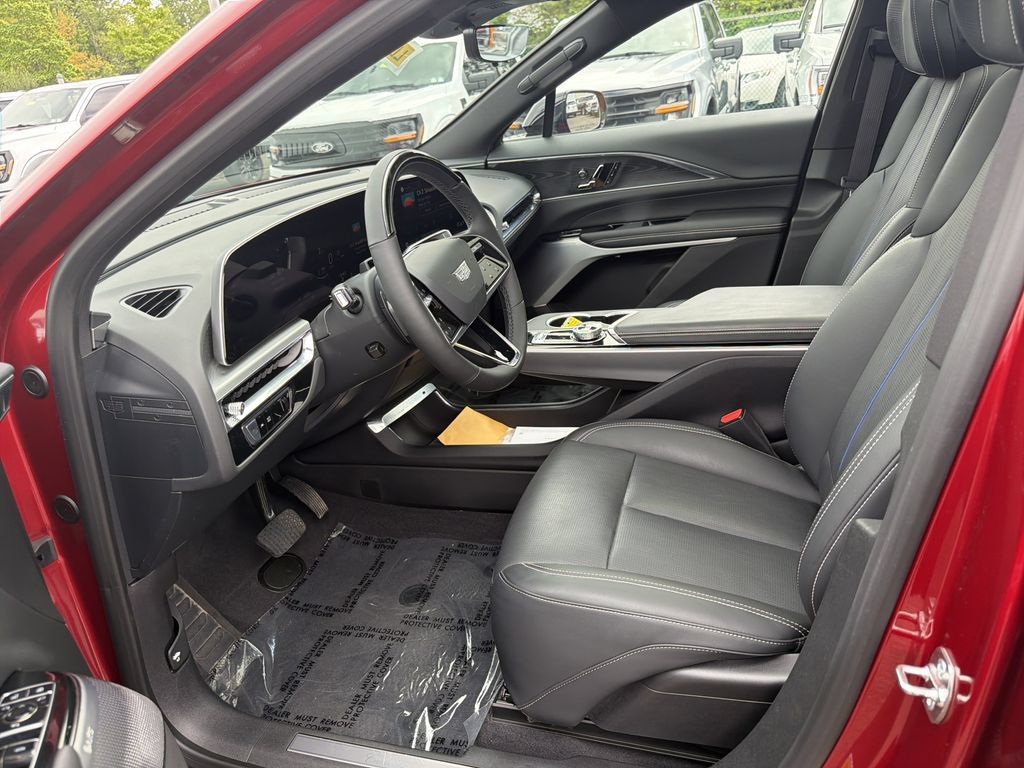 Used 2024 Cadillac Lyriq Luxury AWD/4WD image 16