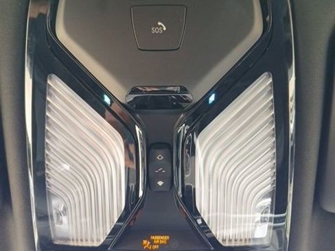 Used 2025 BMW X5 xDrive50e image 28