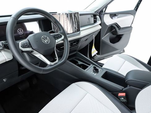 New 2026 Volkswagen Tiguan SE AWD/4WD image 19