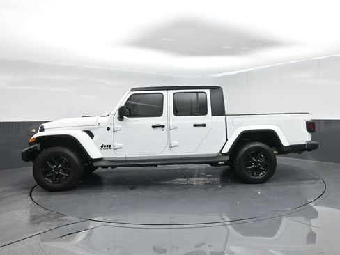 Used 2021 Jeep Gladiator Sport AWD/4WD image 2