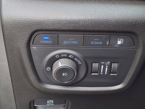 Used 2023 Jeep Grand Cherokee 4WD 4xe image 15