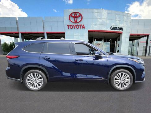 Used 2023 Toyota Highlander Platinum AWD/4WD image 4