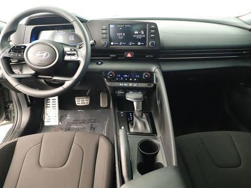 Used 2025 Hyundai Elantra Sport image 18