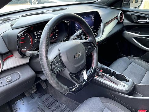 Used 2024 Chevrolet Trax RS w/ Sunroof Package FWD image 18