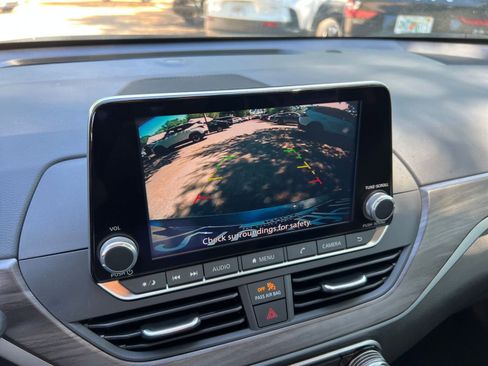 Used 2025 Nissan Altima 2.5 SV image 24