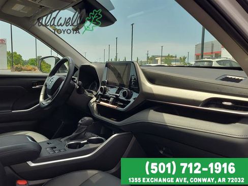 Certified 2025 Toyota Highlander XLE AWD/4WD image 18