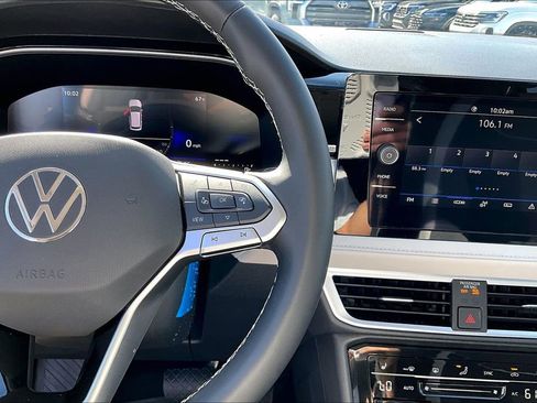 New 2026 Volkswagen Taos SE FWD image 25