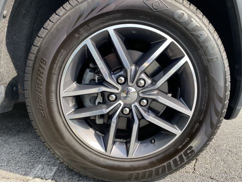 Used 2018 Jeep Grand Cherokee Limited AWD/4WD image 13