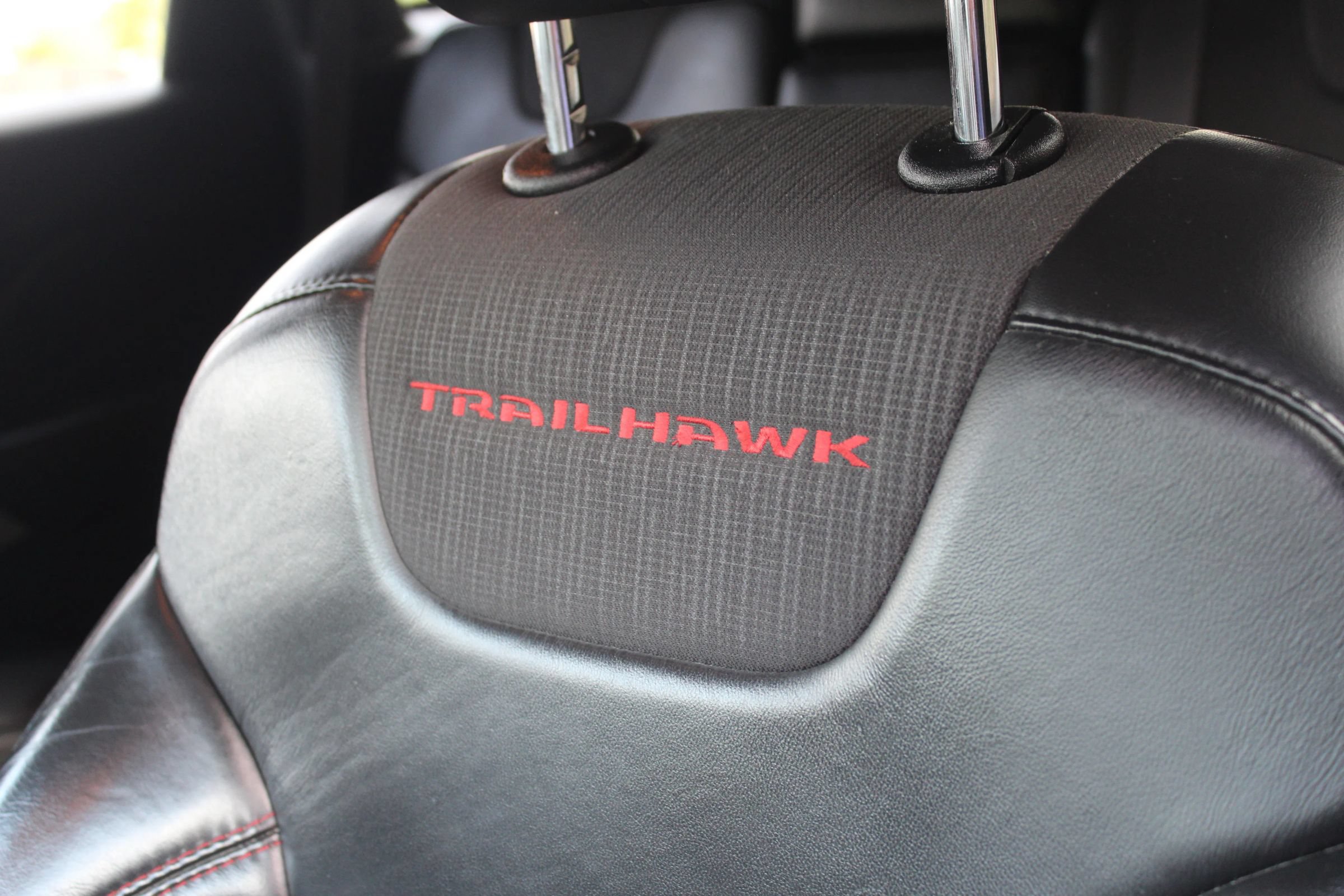 Used 2018 Jeep Cherokee Trailhawk AWD/4WD image 24