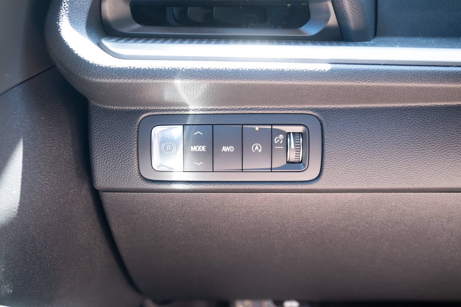 Used 2025 Chevrolet Traverse LT w/ Driver Confidence Package AWD/4WD image 9
