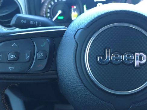 Used 2024 Jeep Wrangler Unlimited AWD/4WD image 27
