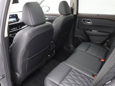 Used 2023 Nissan Rogue Platinum w/ Platinum Premium Package image 11