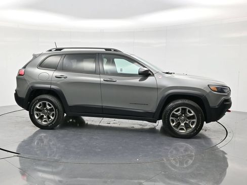 Used 2019 Jeep Cherokee Trailhawk w/ Cold Weather Group AWD/4WD image 4