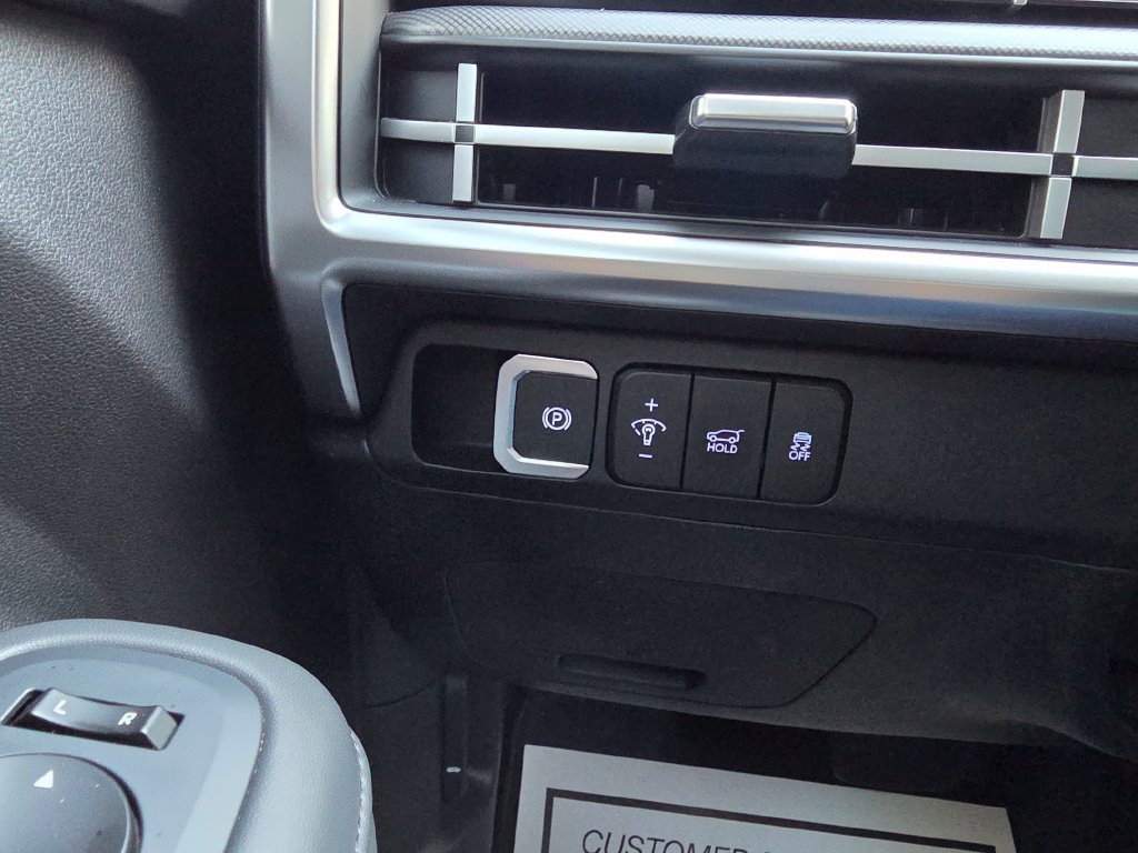 Used 2025 Hyundai Santa Fe SEL FWD image 32