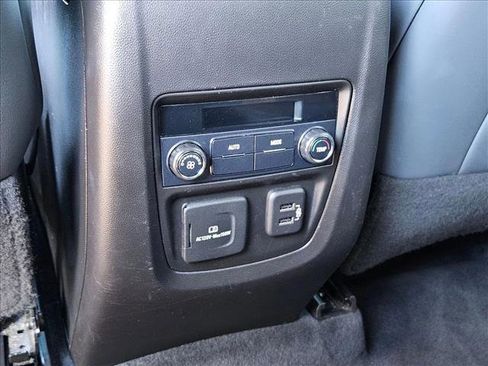 Used 2022 Buick Enclave Premium image 18