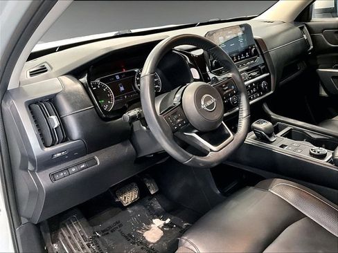 Used 2022 Nissan Pathfinder SL AWD/4WD image 12