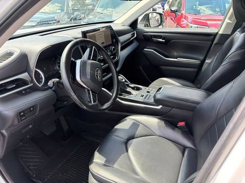 Used 2023 Toyota Highlander XLE AWD/4WD image 22