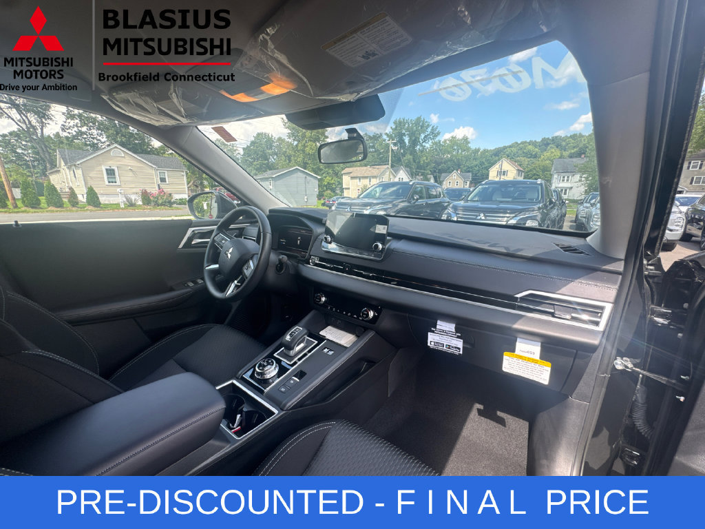 Used 2025 Mitsubishi Outlander ES AWD/4WD image 31