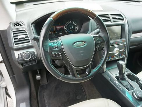 Used 2016 Ford Explorer Platinum AWD/4WD image 9