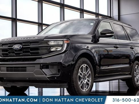 Used 2025 Ford Expedition Active AWD/4WD image 1