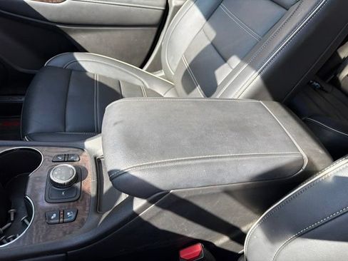 Used 2022 GMC Acadia Denali w/ Denali Technology Package AWD/4WD image 30