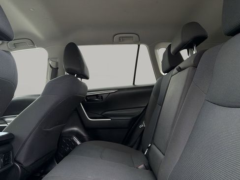 Used 2022 Toyota RAV4 LE FWD image 15