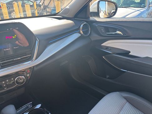 Used 2025 Chevrolet Trax LT image 33