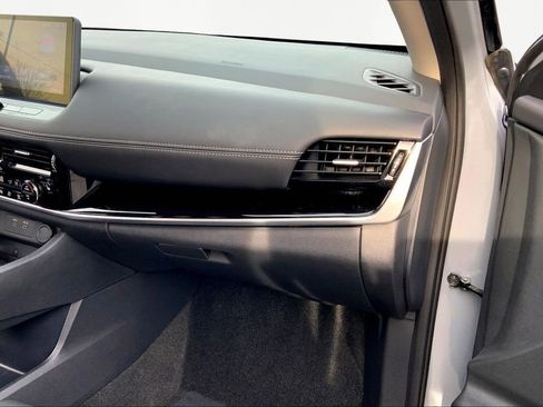 Used 2024 Nissan Rogue SL w/ SL Premium Package image 18