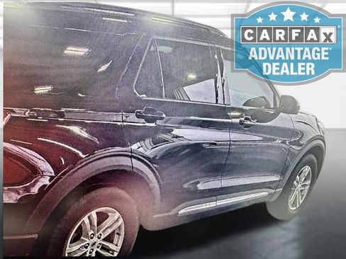 Used 2023 Ford Explorer XLT image 2