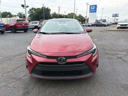 Used 2023 Toyota Corolla LE FWD image 2