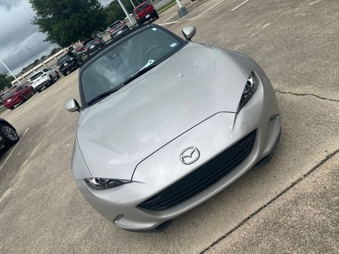 Used 2023 MAZDA MX-5 Miata Grand Touring RWD image 4